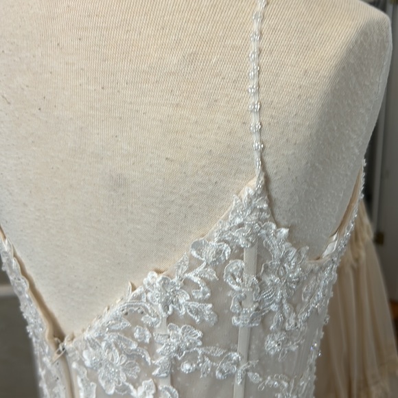 Chic Nostalgia bridal gown, multiple sizes, Ashbala, NWT - Picture 4 of 11